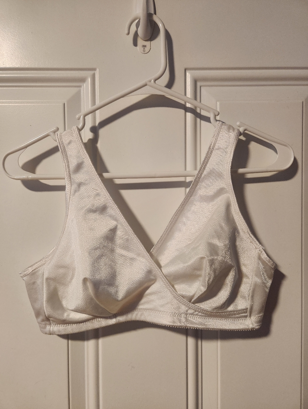 Glamorise Vintage White adjustable Cross Front Waistband Wireless Bra Size 38ABC